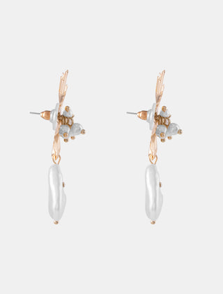 ARETES DE BISUTERIA TIPO BROQUEL EN FORMA DE FLOR DORADA CON PERLITAS Y CONCHA TIPO NACAR CON DETALLES DE PIEDRA - MICHELLE ACCESORIOS