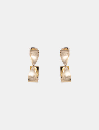 ARETES TIPO ARRACADA EN CHAPA DE ORO EN FORMA ASIMÉTRICA TORCIDA DORADOS - MICHELLE ACCESORIOS