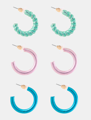 JUEGO DE TRES PARED DE ARETES TIPO ARRACADA CON ACABADO METÁLICO DE COLOR ROSA, AZUL Y VERDE - MICHELLE ACCESORIOS