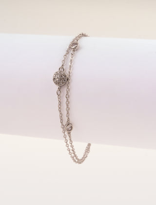 PULSERA EN CHAPA DE ORO COLOR PLATA CON DOBLE CADENA DIJE DE BOLITA CON DETALLES EN PEDRERÍA DE ZIRCONIA - MICHELLE ACCESORIOS