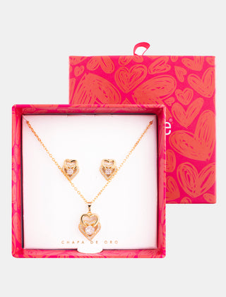 SET EN CHAPA DE ORO DE LA COLECCIÓN SAN VALENTÍN DE ARETES EN FORMA DE CORAZÓN CON PIEDRA Y COLLAR CON DIJE EN FORMA DE CORAZÓN CON PIEDRA DE ZIRCONIA - MICHELLE ACCESORIOS