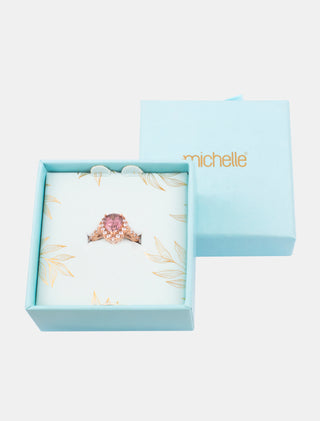 ANILLO CUSHION ORO ROSA EN CHAPA DE ORO CON PIEDRA DE ZIRCONIA ROSA FUCSIA Y PEDRERÍA - MICHELLE ACCESORIOS