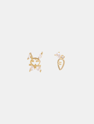ARETES CHAPA DE ORO TIPO BROQUEL EN FORMA DE CONEJITO DE UN LADO Y ZANAHORIA DEL OTRO LADO CON DETALLES DE PEDRERÍA ZIRCONIA - MICHELLE ACCESORIOS