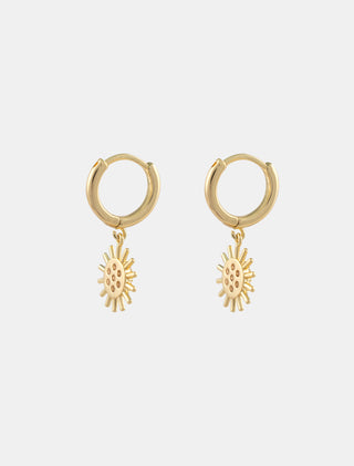 ARETES HUGGIES EN CHAPA DE ORO CON DIJE DE SOL Y DETALLES EN ZIRCONIA DE 2.5 CM DE LARGO - MICHELLE ACCESORIOS