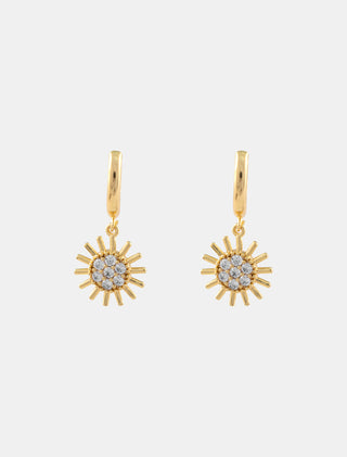 ARETES HUGGIES EN CHAPA DE ORO CON DIJE DE SOL Y DETALLES EN ZIRCONIA DE 2.5 CM DE LARGO - MICHELLE ACCESORIOS