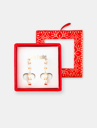 ARETES HUGGIES EN CHAPA DE ORO DORADOS ALARGADOS CON PEDRERÍA DE ZIRCONIA CON CAJA DE REGALO NAVIDEÑA - MICHELLE ACCESORIOS