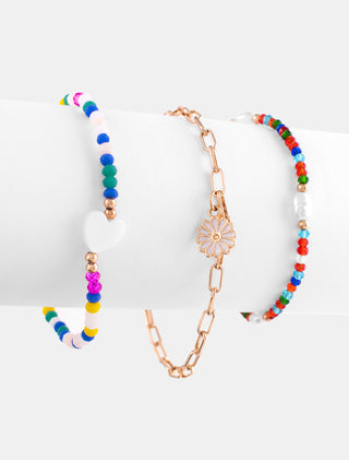 JUEGO DE TRES PULSERAS CON CUENTAS DE COLORES Y CONCHA TIPO NACAR EN COLOR BLANCO CON FORMA DE CORAZÓN - MICHELLE ACCESORIOS